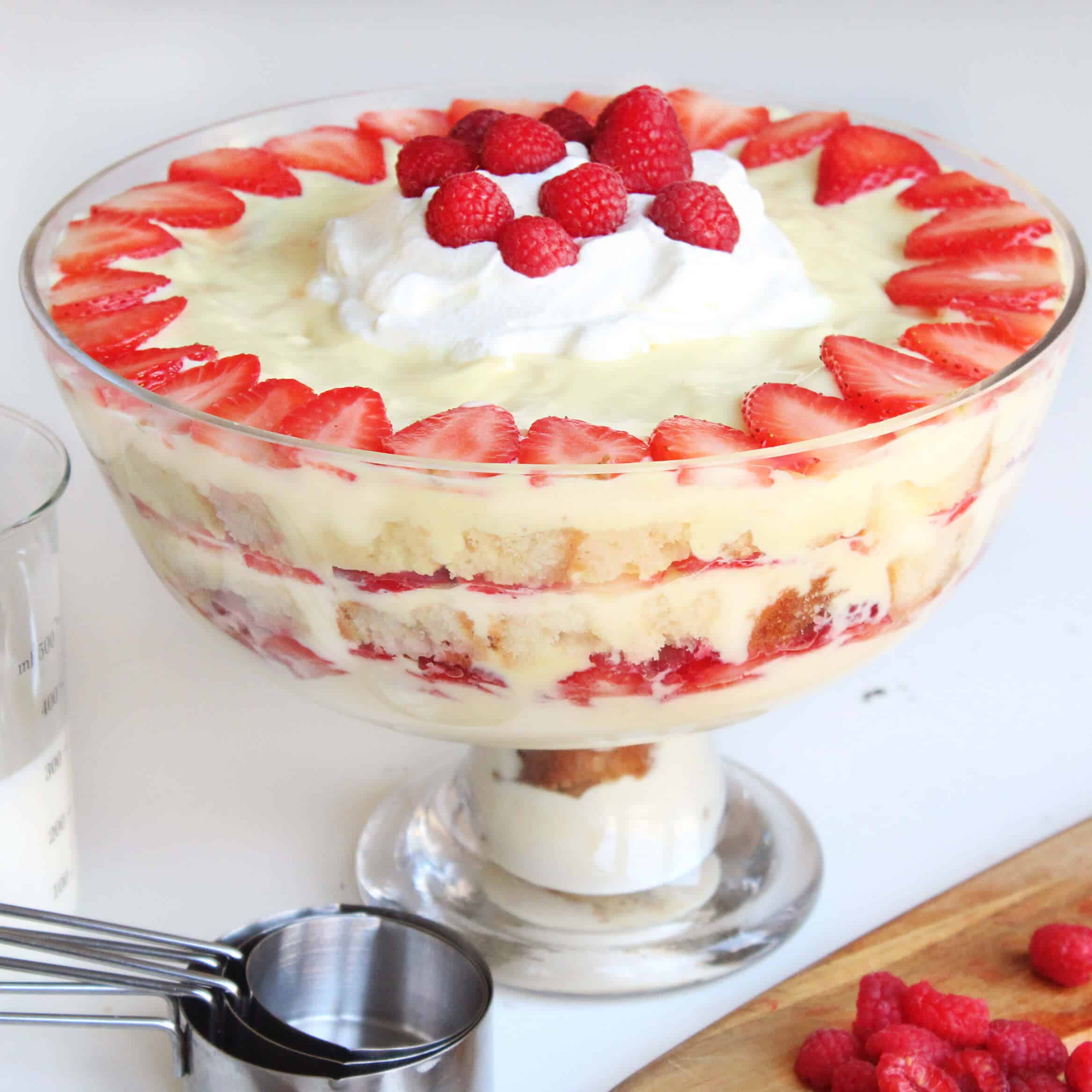 Fotografía de la receta de trifle de fresa.