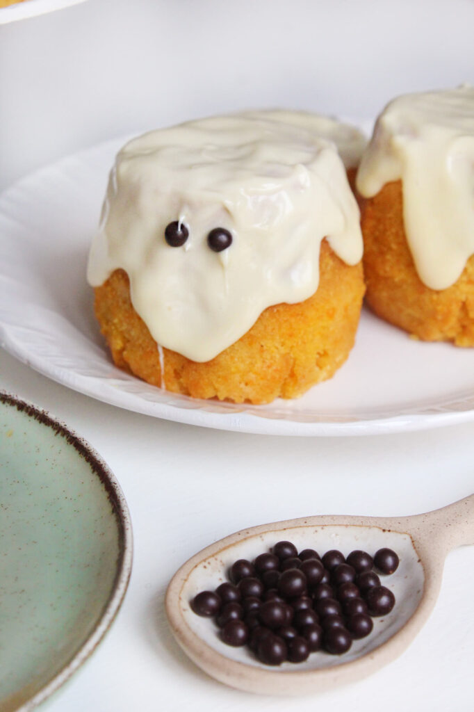 How to make Mini halloween carrot cake ghosts
