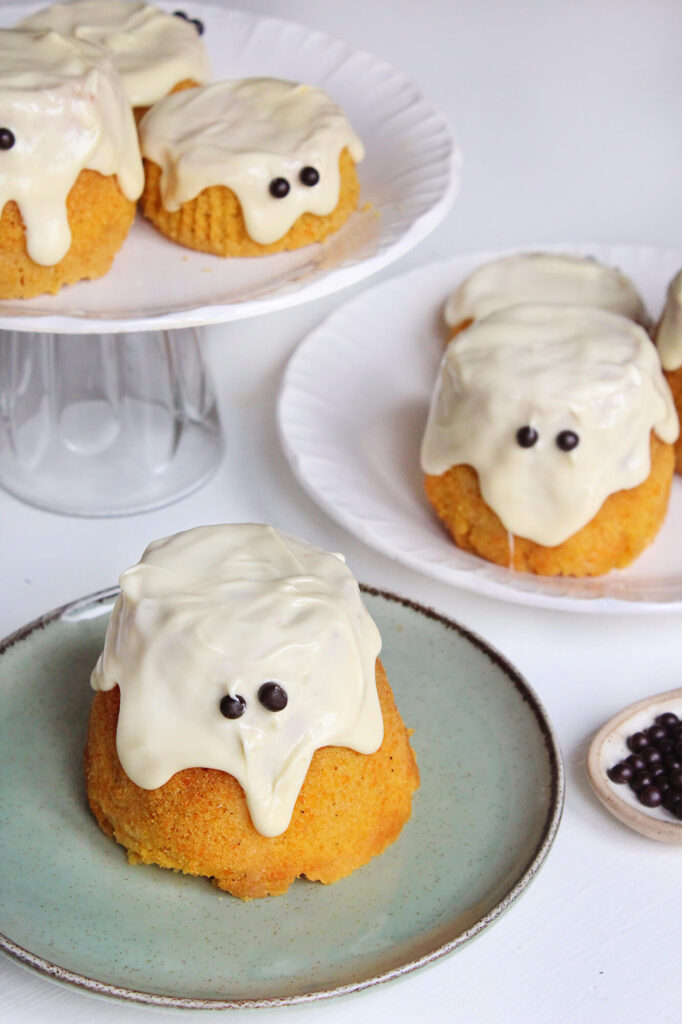 The best Mini halloween carrot cake ghosts