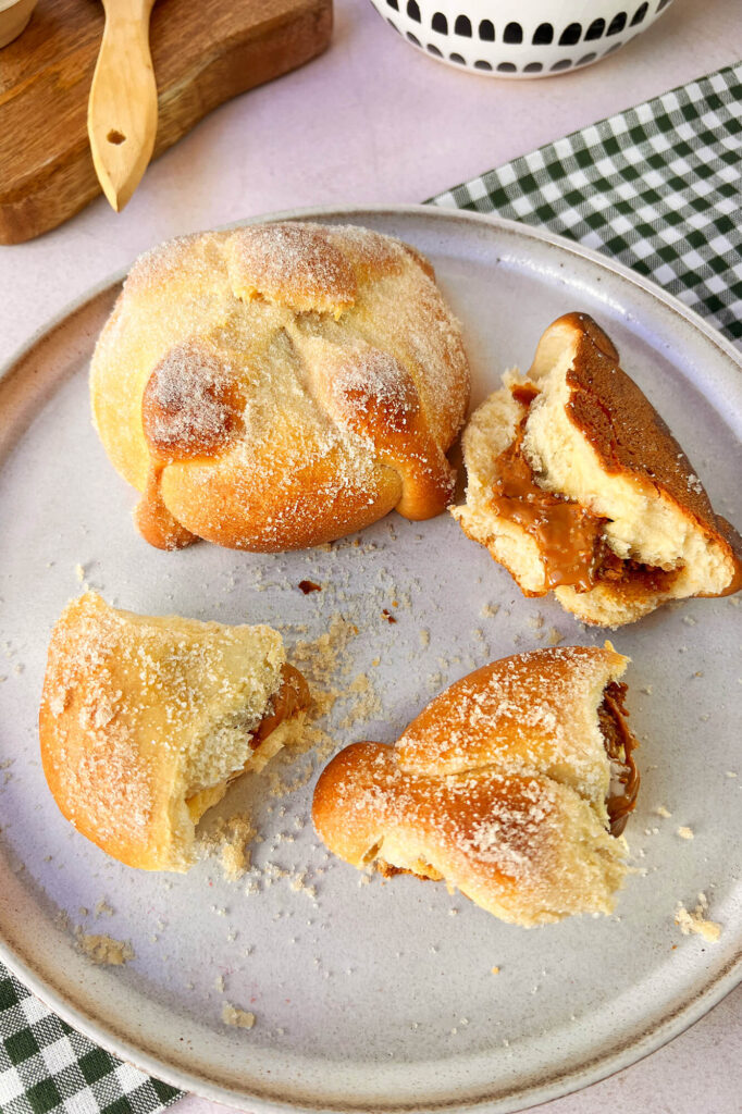 How to make Filled day of the dead bread