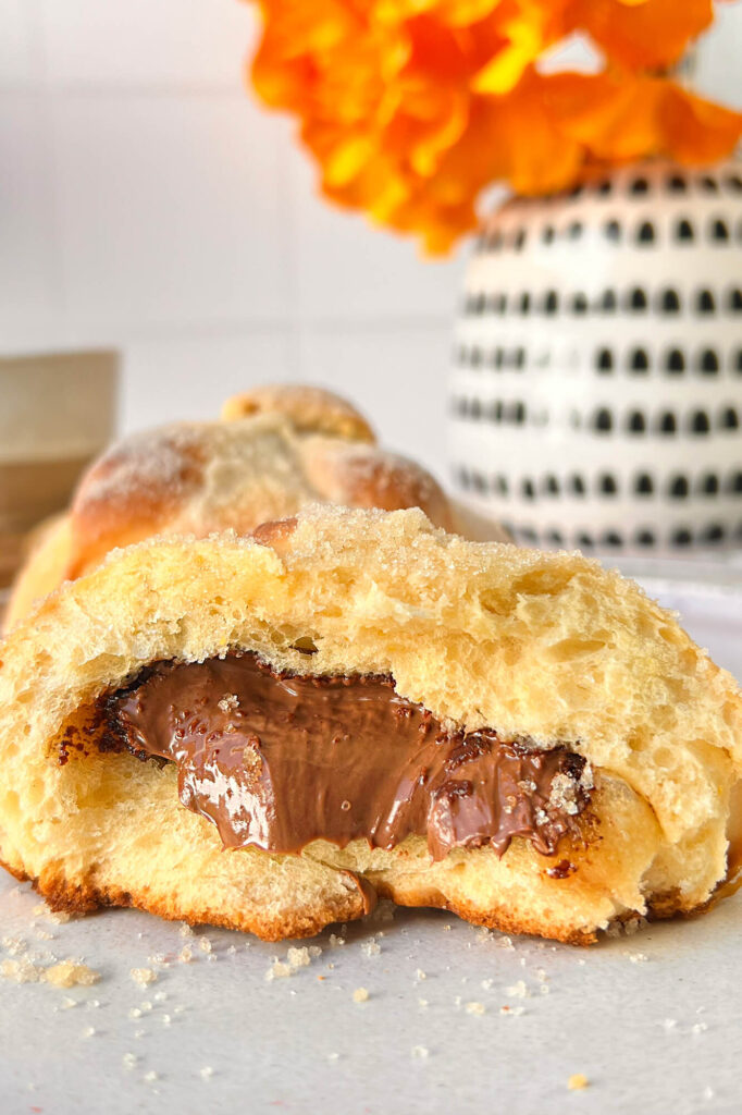 Pan de muerto relleno
