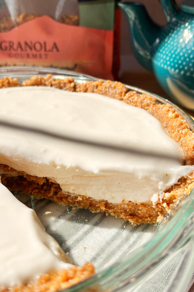 No-bake lemon pie with granola recipe