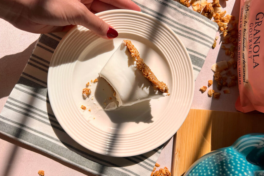 The best No-bake lemon pie with granola