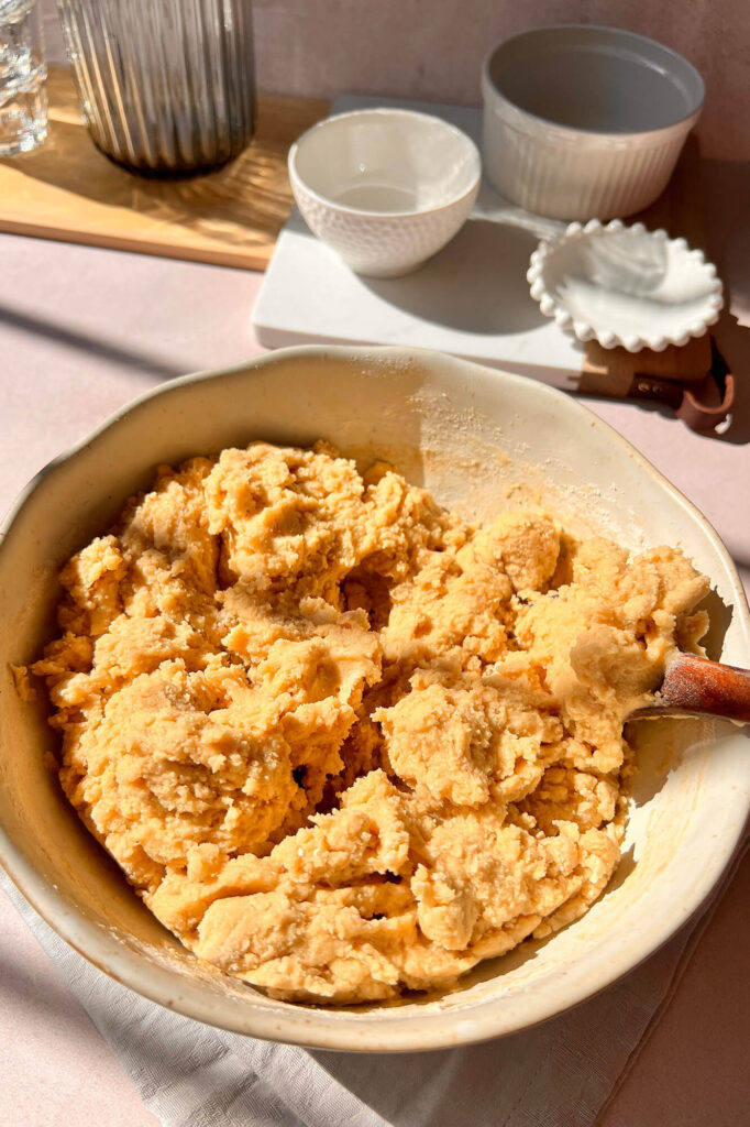 Consistencia e ingredientes de la receta masa base correspondiente a la serie una masa muchas galletas.