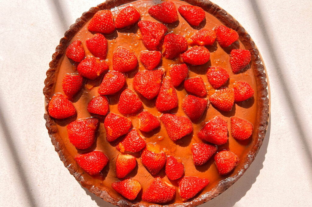 Tarta de chocolate y fresas