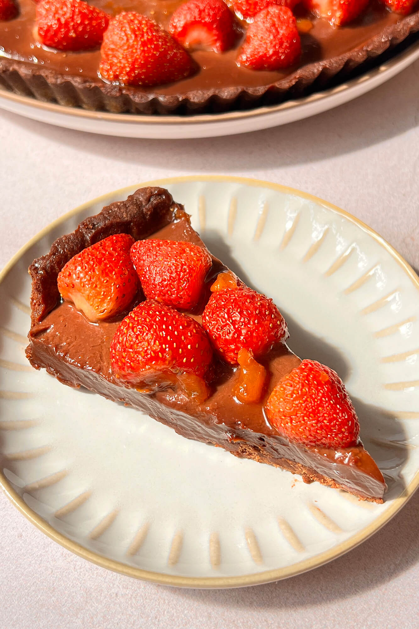 Tarta de chocolate y fresas