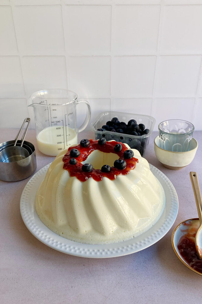 Side perspective displaying the layer depth of the served cold yogurt jelly under 7 euros.