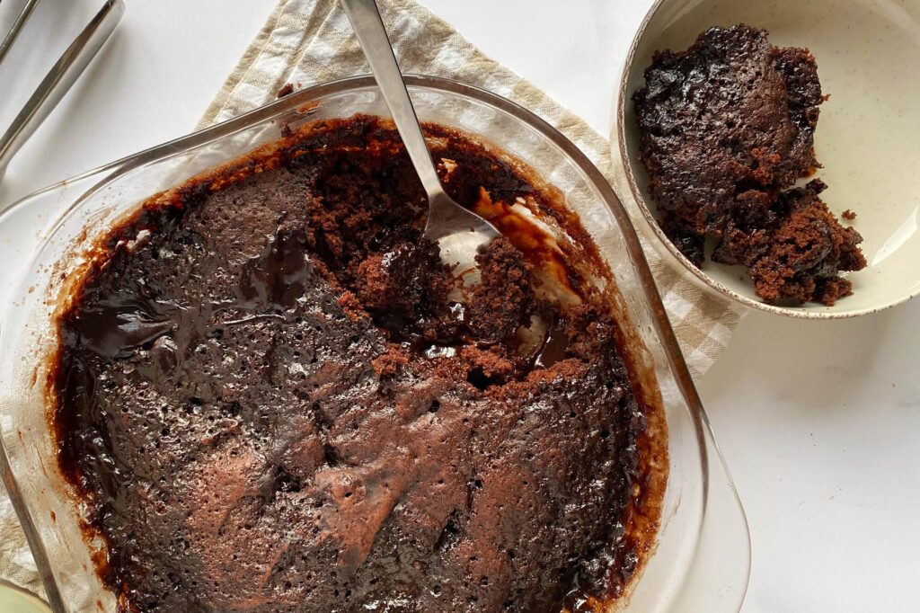 Pastel de pudín de chocolate en el microondas