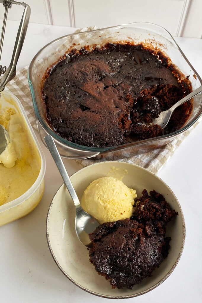 El mejor Pastel de pudín de chocolate en el microondas