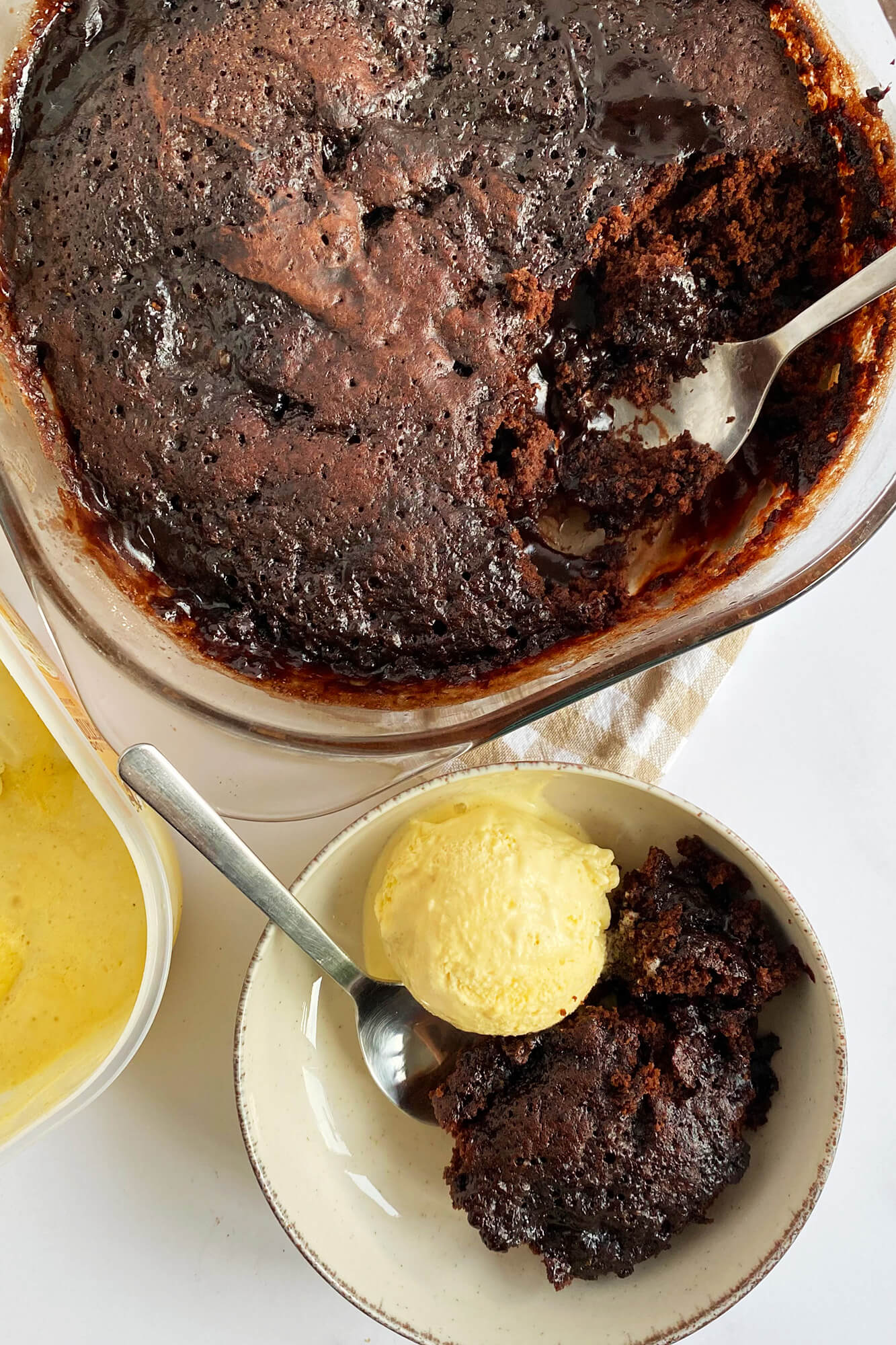 Pastel de pudín de chocolate en el microondas