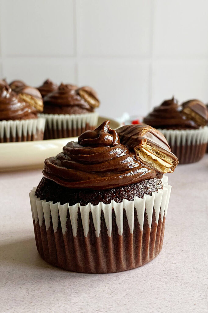 How to make Kinder bueno cupcakes