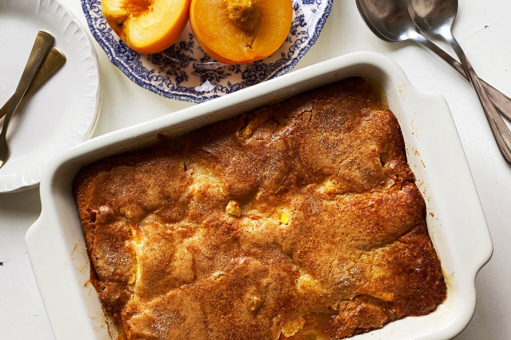 Cobbler de durazno esponjosito