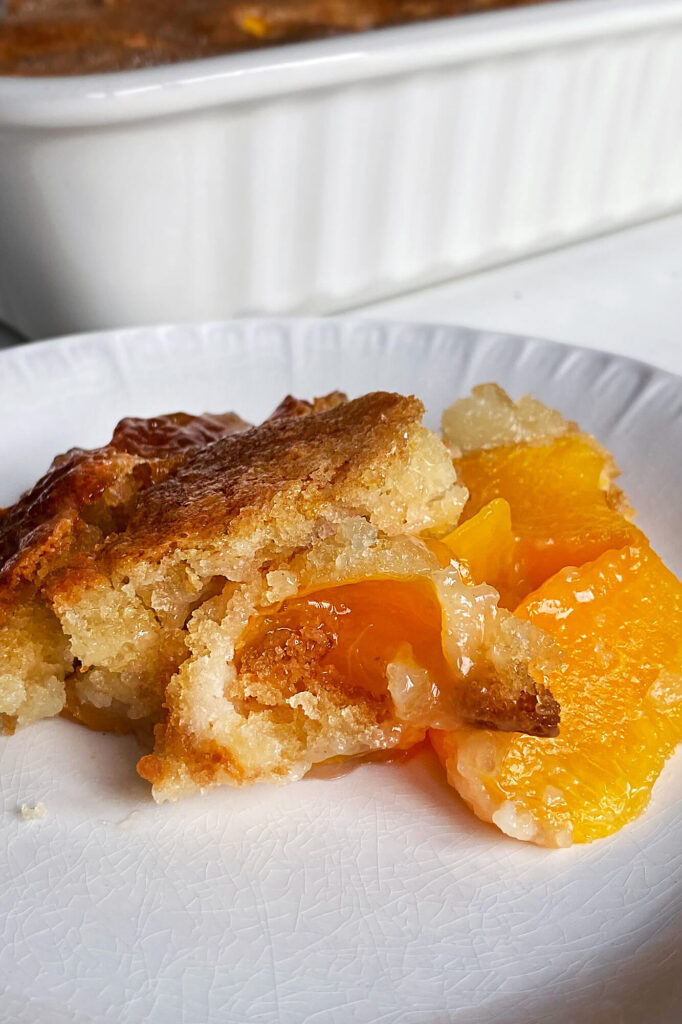 the best Fluffy peach cobbler