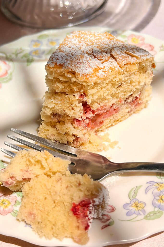 How to make Raspberry almond cake
