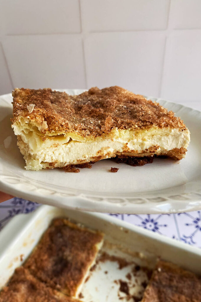Churro cheesecake bars