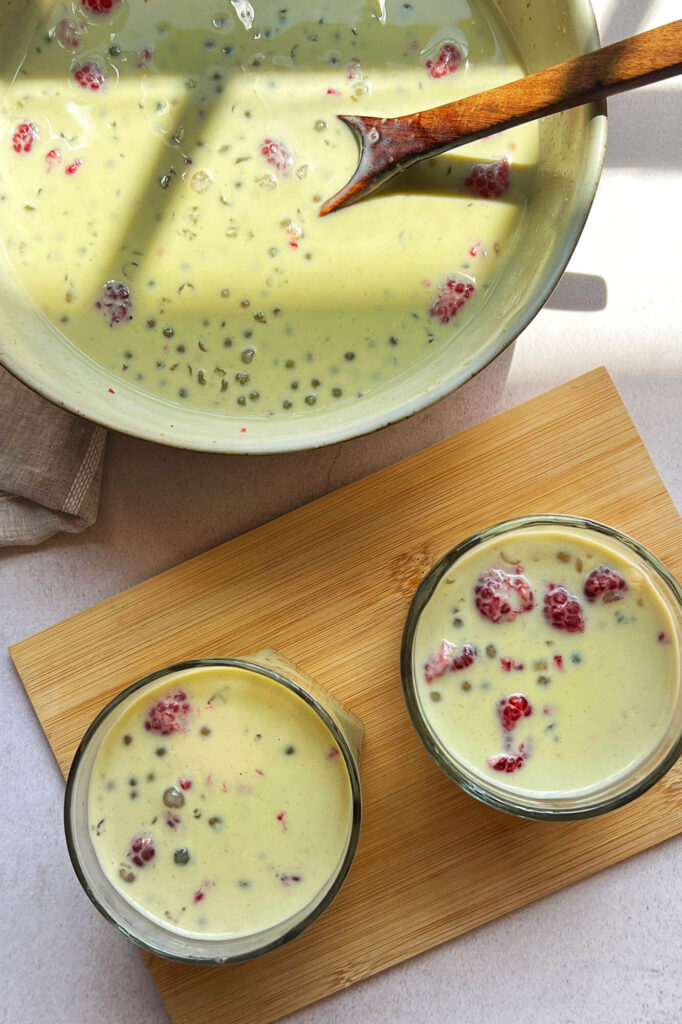 Sago de matcha con frambuesas
