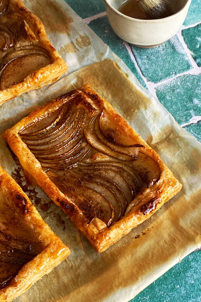 The best Puff pastry pear tarts