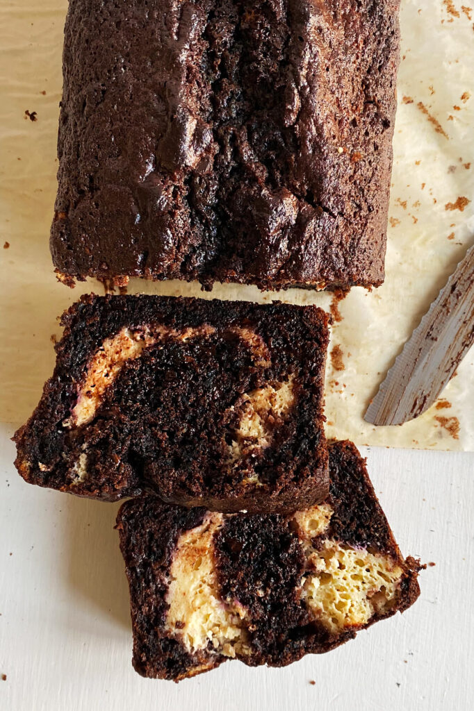 Receta de Pan de zanahoria morada con chocolate y cheesecake