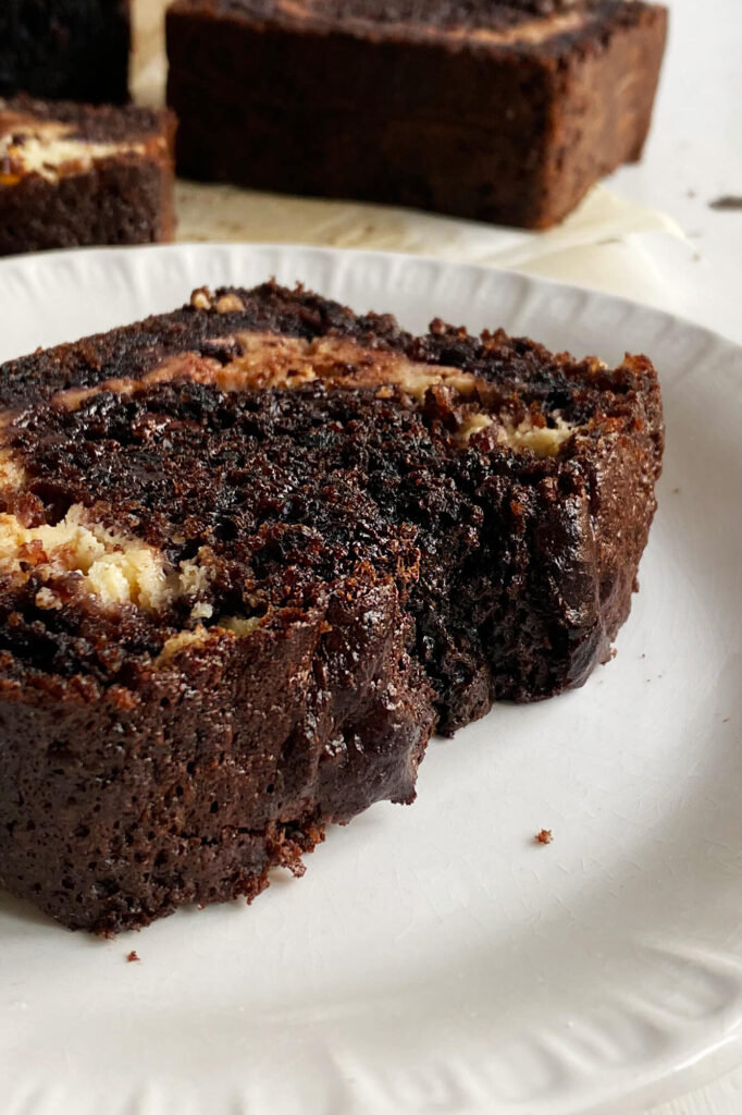 El mejor Pan de zanahoria morada con chocolate y cheesecake
