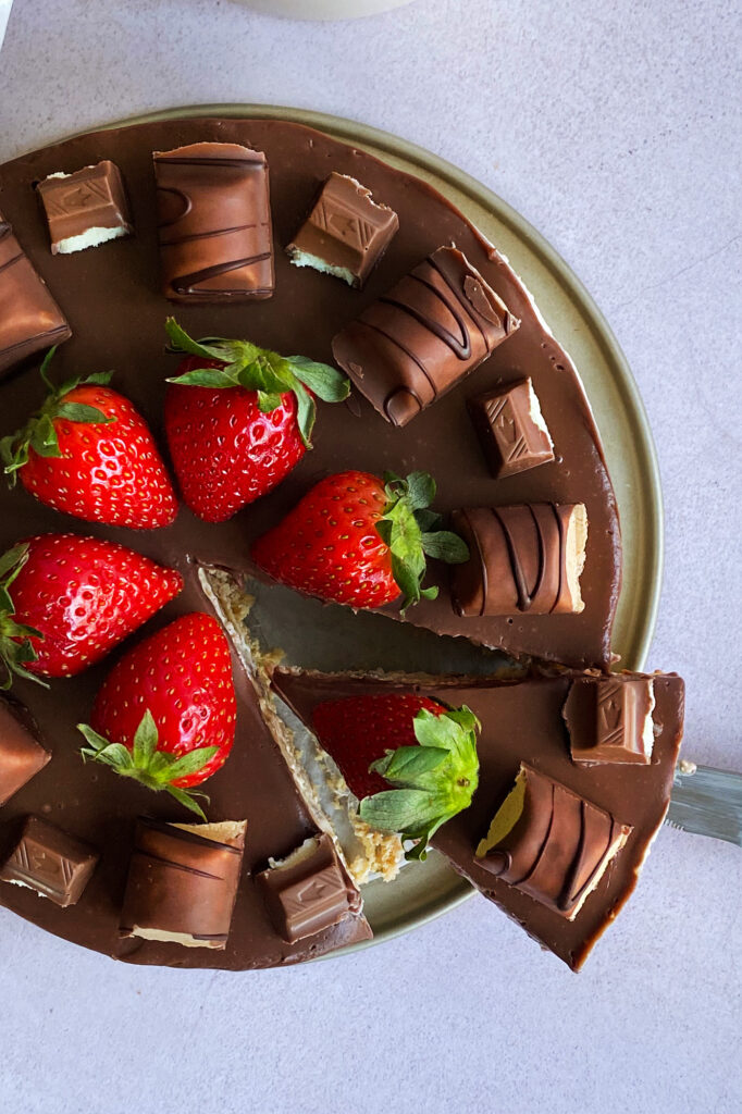 The best No-Bake Kinder bueno cheesecake